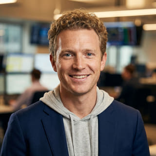 Ryan Brooks, Analis Trading Utama di Cendekia Sahamarta
